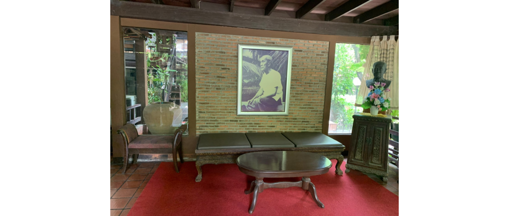 4. บ้านครูมนตรีตราโมท (บ้านโสมส่องแสง )